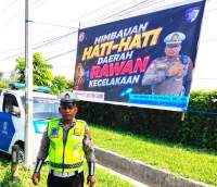 Cegah Kecelakaan, Satlantas Polres Sergai Pasang Baliho Himbauan di Titik Rawan Jalinsum