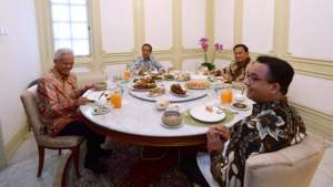 Momen Presiden Jokowi Makan Siang Bareng Tiga Capres RI