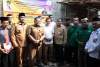 Bupati Maesyal dan Camat Sindang Jaya Resmikan Bedah Rumah