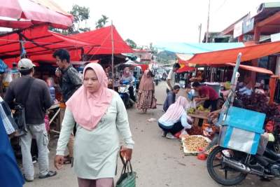 Pasar Silang IV yang sangat semerawut perlu penataan