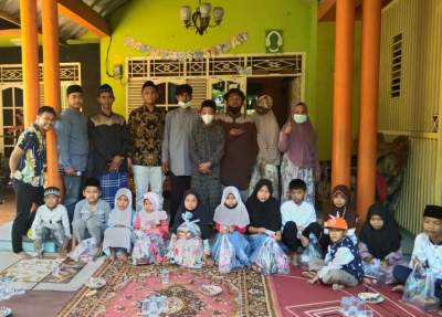 Pemuda Bojong Renged yang Tergabung Kedalam Gerbong Bersatu Menggelar Santunan