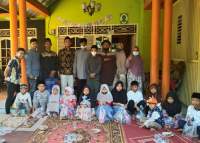 Pemuda Bojong Renged yang Tergabung Kedalam Gerbong Bersatu Menggelar Santunan