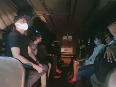 Pasangan mesum yang terjaring razia Pol PP Tangsel dibawa untuk diproses, Rabu (7/4/2021). (ft Rafi)