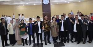 Anggota DPRD Kota Tangsel dan Kasatgas Korsup ll KPK, Agus Priyanto usai memberikan materi pencegahan korupsi di DPRD Tangsel.