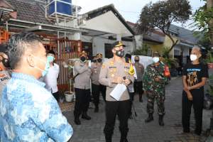 Kapolresta Tangerang Tinjau Posko PPKM Darurat di Kelurahan Kutabaru