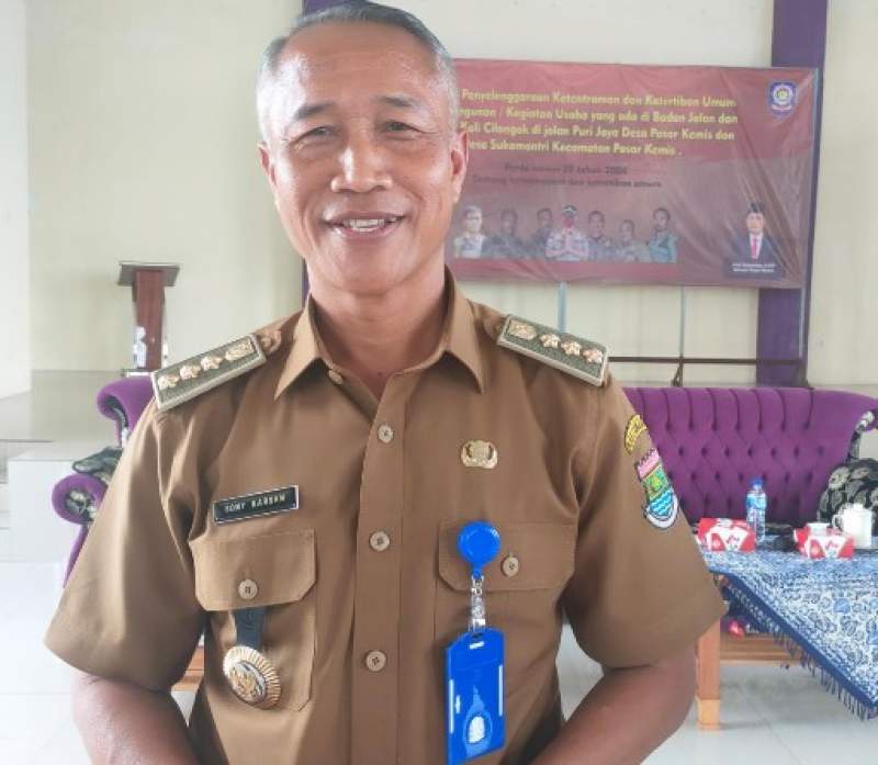 Camat Pasar Kemis Soni Karsan
