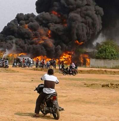 Kebakaran gudang ban bekas di Balaraja, Kabupaten Tangerang.