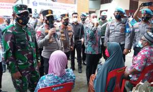 Kapoldasu dan Pangdam I Bukit Barisan Tinjau Vaksinasi Massal di Tanjung Gading