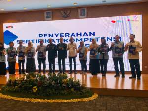 Sekretaris Inspektorat Provinsi Banten Raih Sertifikat Kompetensi Penyuluh dan Kompetensi Auditor Forensik