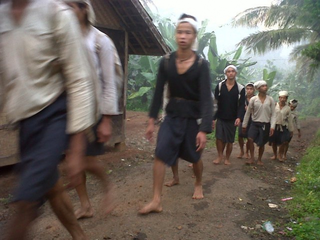 Suku Baduy Mensucikan Diri Saat Seba Baduy