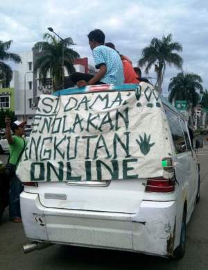 Aksi mogok massal angkot di Tangerang.