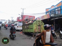 Pasar Ciputat Makin Kumuh dan Semrawut