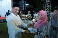 Juara FSQ ke-16 Kota Tebing Tinggi raih Piagam dan penghargaan.