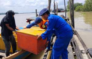 Aksi Cepat Sat Polairud Polres Tanjung Balai Bantu Nelayan di Tengah Laut