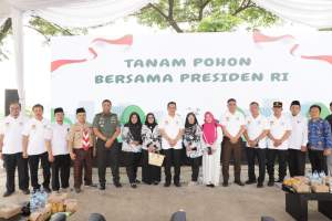Pj Bupati Tangerang bersama Forkopimda Tanam Pohon dengan Presiden