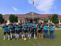 Tim PWI Serdang Bedagai gelar pertandingan sepakbola dengan Polres Serdang Bedagai meriahkan Haonas ke-40.