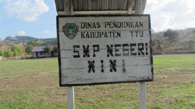 SMP Negeri Wini