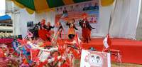 Peserta lomba tari kreasi sambut HUT RI ke-77 di pasar rakyat.