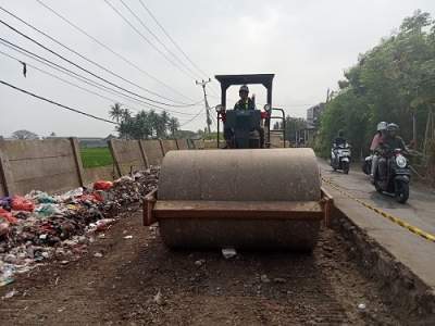 Proyek Betonisasi di Kronjo Diapresiasi Kepala Desa