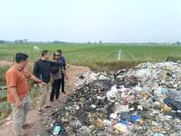 Warga Gintung Keluhkan Aktivitas Pembakaran Sampah