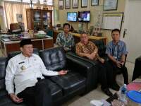 Anak Pengemudi Taksi Online Diberi Beasiswa Hingga S2