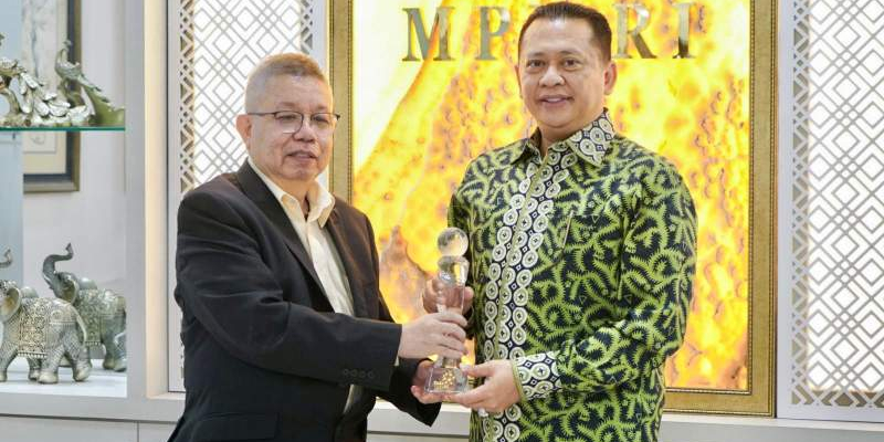 Ketua MPR Bamsoet Raih DataGovAI Award 2022,...